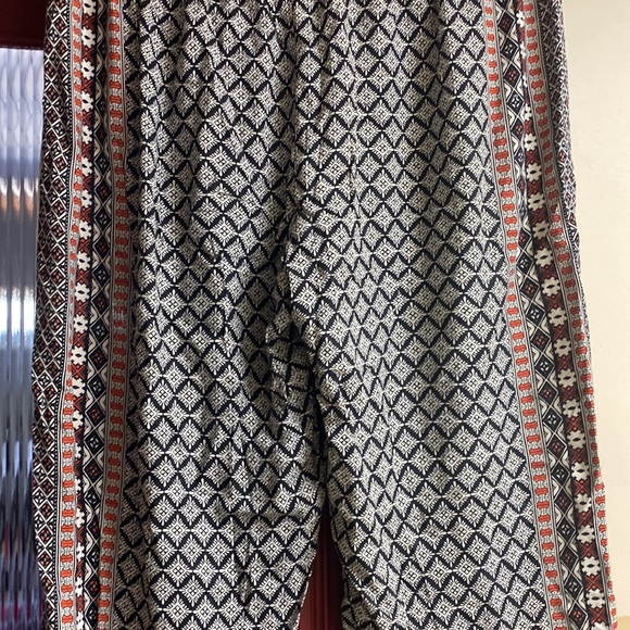 Lucy&Laurel Pretty Print Adjustable Waist Pants NeverUsed - Picture 8 of 14